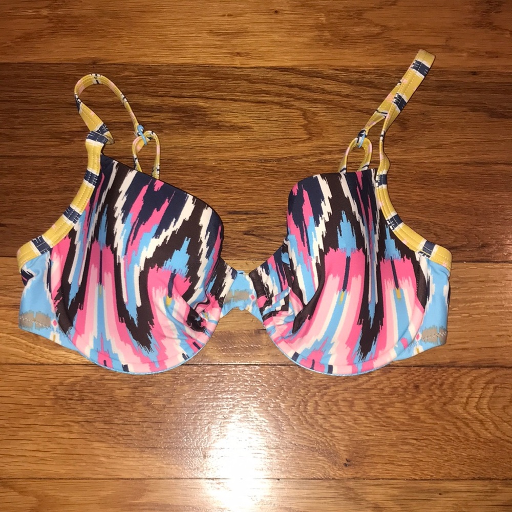 Underwire bikini top in size D